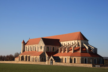 Fototapeta na wymiar Ogólny widok na Abbey Pontigny