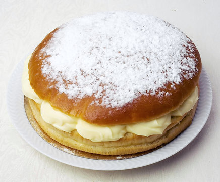 TARTE TROPEZIENNE