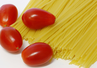 Pasta and cherry tomatoes