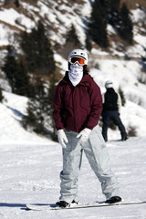 Fototapeta na wymiar Dziewczyna w snowboardzie