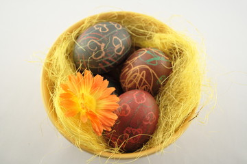 Schale mit Ostereiern