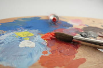 Farbpalette mit Pinsel