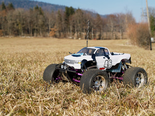Voiture radiocommand&eacute;e