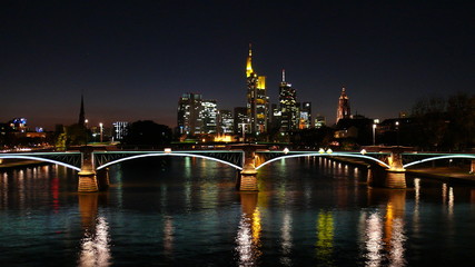 Fototapeta na wymiar Frankfurt Skyline w nocy