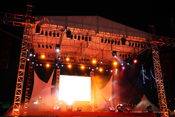   colourful    light    bright   the       concert   stage