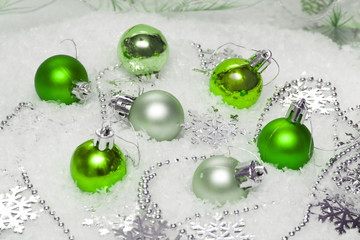 Fototapeta na wymiar green festive decoration on snow