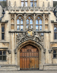 Fototapeta na wymiar Ozdobny brama z herbem postanowienie podwiązka, Oxford