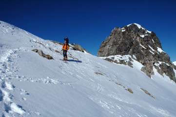 Fototapeta na wymiar sur le ski aval