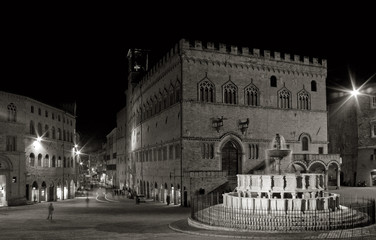 night shot of fontana maggiore and palazzo dei priori, perugia