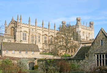 Obraz premium A photograph of a big building scenery in Oxford