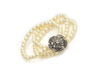 pearl bracelet with flower