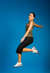 Fototapeta na wymiar Woman in fitness outfit exercising