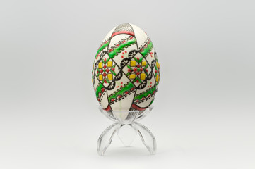 Uovo decorato a mano