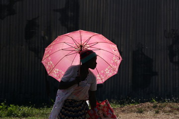Mujer con parasol
