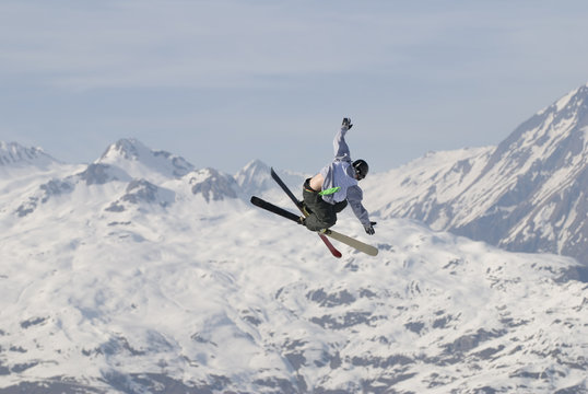 Freestyle skier in les Arcs. France