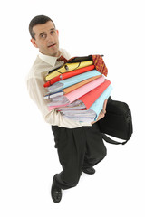 Homme surmené par le poid de  son travail