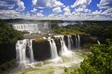 Papier Peint photo Lavable Brésil Les chutes d& 39 Iguaçu sont la plus grande série de chutes d& 39 eau de la planète,