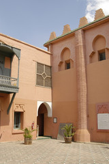 Fototapeta na wymiar Wejście do Muzeum Marrakeszu
