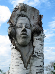 Sculpture d'un bouleau à Helsinki