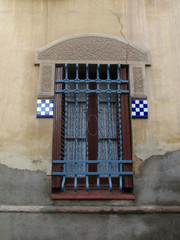 ventana con reja