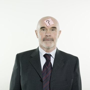 man senior having a post-it with a question mark on his head