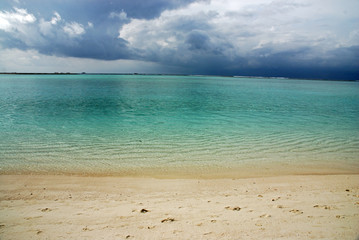 Fototapeta na wymiar Holiday Island, Ari Atoll, Malediwy