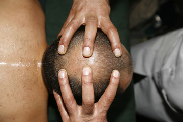 indian ayurvedic oil head massage