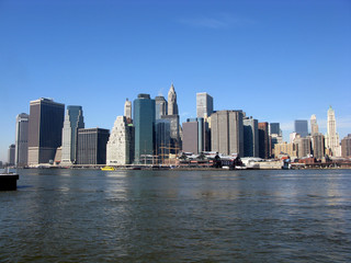 Fototapeta na wymiar Downtown Manhattan widziany z Brooklynu