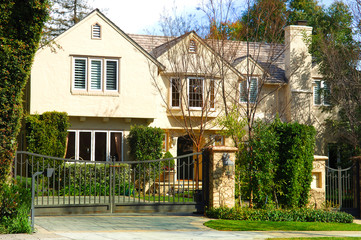 Fototapeta na wymiar Obraz piękny dom w południowej Kalifornii