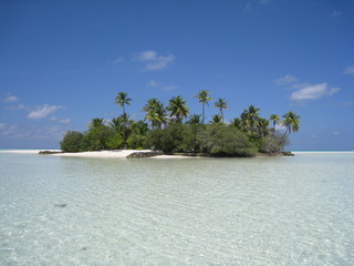 vue depuis le lagon sur l'ile du soleil levant