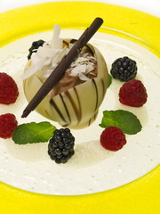 schoko mousse in himbeer charlotten tulpe
