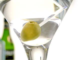 vodka mit olive u. noilly prat