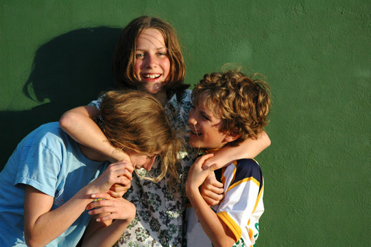 children hugging