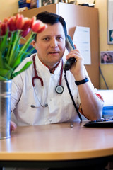 Médecin dans son cabinet