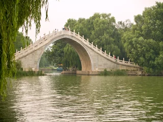 Foto op Plexiglas Bridge in Bejings summer palace © Jgz
