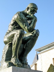 Statue du Penseur dans le jardin du Musée Rodin.