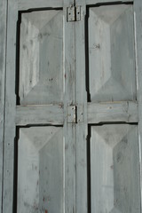 finestra grigia chiusa