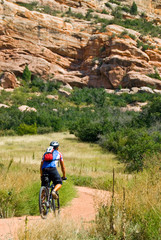 Mountain biker begins a difficult trail