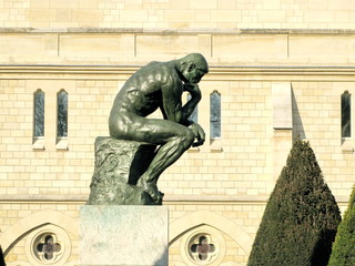 Naklejka premium Le Penseur dans le jardin du Musée Rodin, Paris.