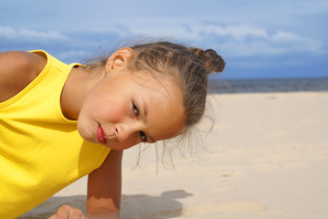 Fototapeta premium Preteen girl on beach