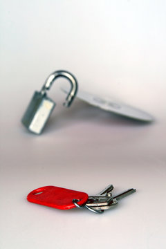 Schlüssel und Schloß mit CD