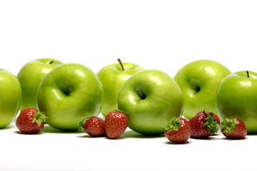 Mele verdi e fragole