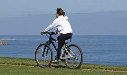 Fototapeta premium Mujer en bicicleta