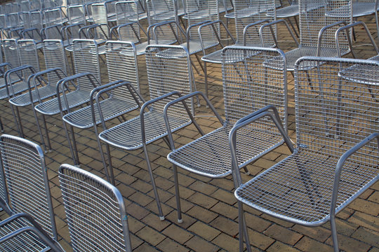 Stühle, Metall, graphisch