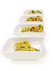 italienische nudelsalat mit basilikum vorspeise