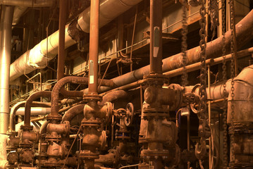 INDUSTRIAL TANKS AND PIPES