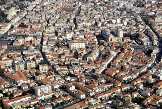Tarascon , centre-ville