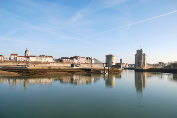 Fototapeta na wymiar La Rochelle wieże