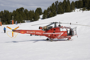 hélicoptère sur les pistes