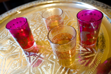 Verres &agrave; th&eacute; orientaux